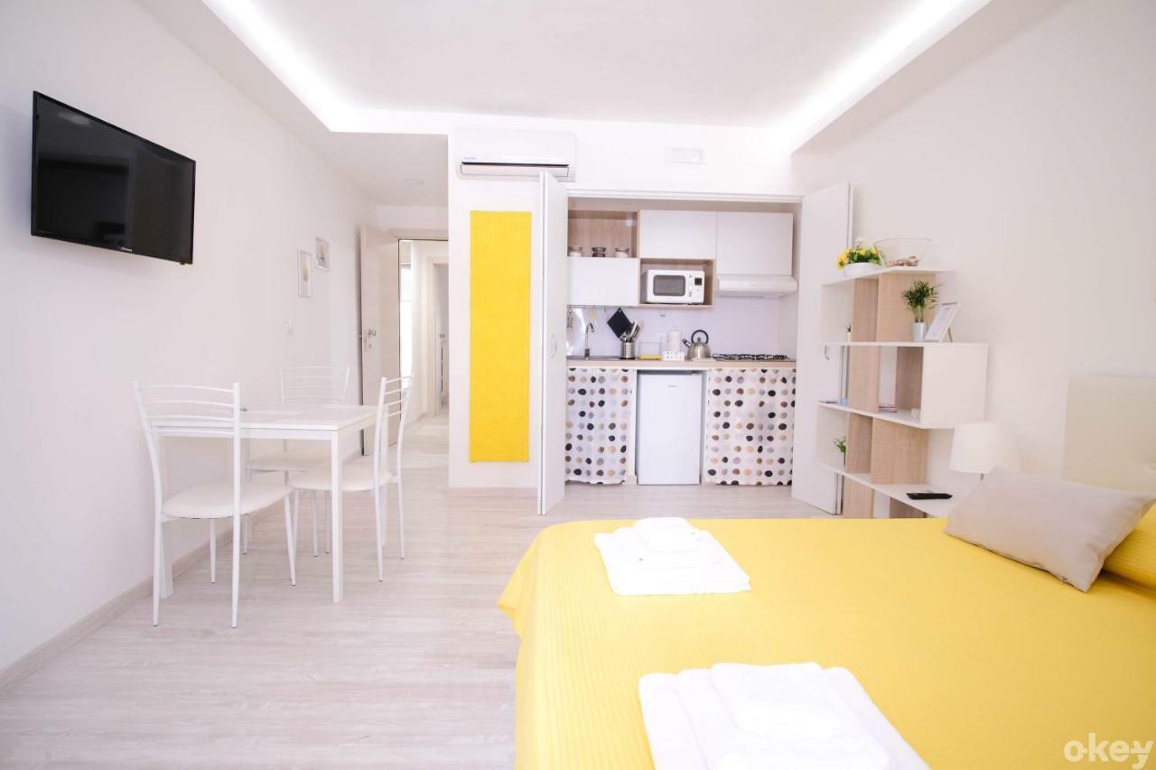 Charme & Chic Studios - Bari Centro Exterior foto